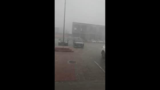 Severe hailstorm leaves vehicles damaged in Hebei, China