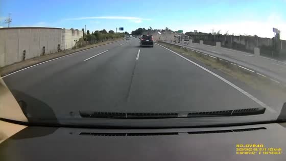 Tow truck collides with barrier on Tohoku Expressway, Kanuma, Japan