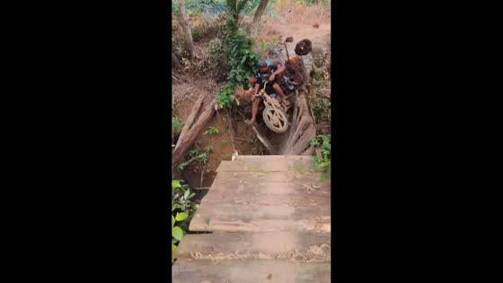 Palm oil worker falls into river after wooden bridge collapses in Kalimantan, Indonesia