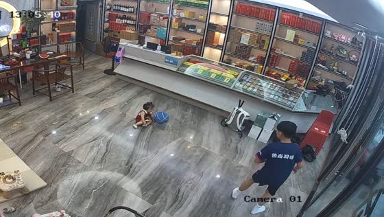 Boy accidentally hits his younger sister with a rebounding basketball in Guangdong, China