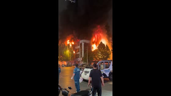 Massive fire tears through Hongda International Auto Plaza in Zhengzhou, China