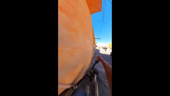 Bicycle crash on downhill road in León, Guanajuato