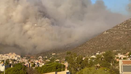 Wildfire threatens Nea Makri, Greece