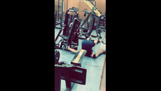 Overloaded: gym mishap sends man tumbling in Algiers