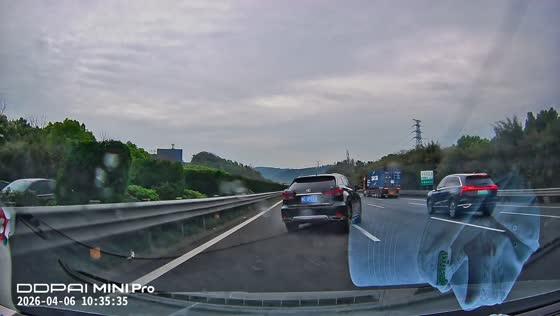 Black car loses control after collision on highway in Zhejiang, China