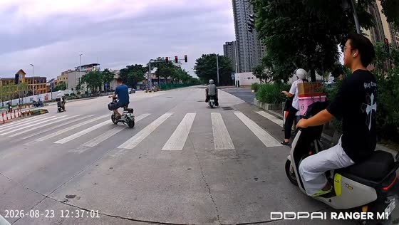 Motorcycle rider collides with turning garbage truck at intersection in Guangdong, China