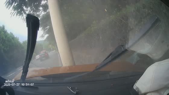 Dashcam captures multi-vehicle collision on roadway in Guangdong, China
