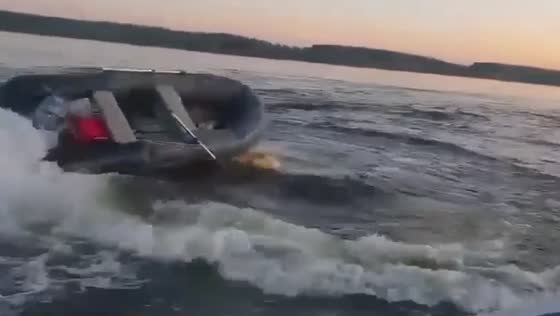 Boat malfunction throws two men overboard on Mozhaisk Reservoir, Moscow Oblast