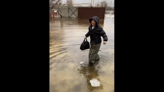 Verkhnee Sancheleevo flood: girl’s journey to work through water!