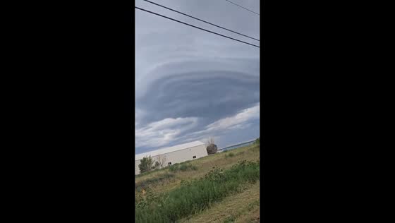Time-lapse of swirling shelf clouds signals storm in Fort Morgan, Colorado, USA