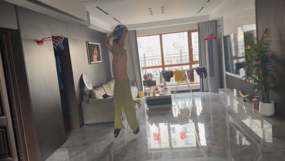 Man’s missed basketball dunk sends vase crashing to the floor in Jilin, China