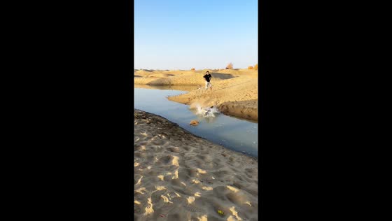 Man trips and falls into river while running in Xinjiang, China