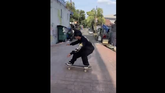 Skateboarding fail: this guy takes a dip in Jakarta canal!