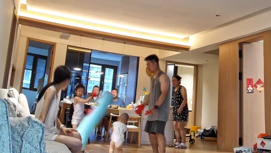 Punching bag bounces into toddler during family playtime in Liaoning, China