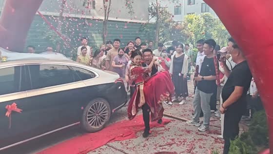 Groom stumbles while carrying bride and falls during wedding celebration in Shandong, China
