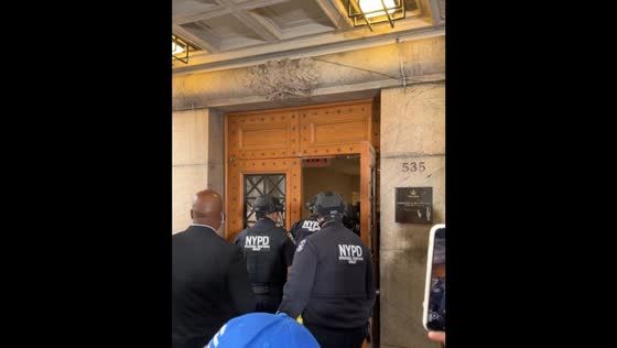 Police enter Columbia University during pro-Palestinian protest