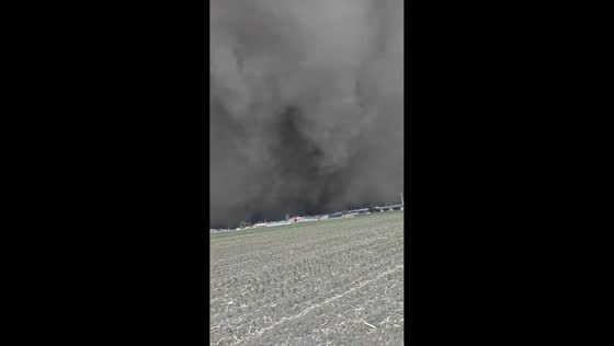 Massive dust wall turns daytime skies dark during severe storm in Harbin, Heilongjiang, China
