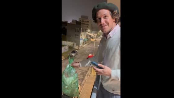 Failed balcony trash toss: hilarious mishap in Tandil, Argentina