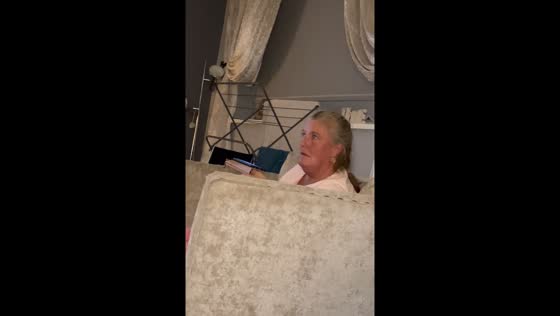 Grandma's endless conversation in funny phone call video