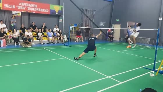 Taiyuan athlete's stunning badminton play sparks cheers