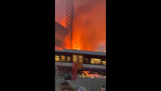 Massive fire sends flames and smoke above recycling center in London, UK