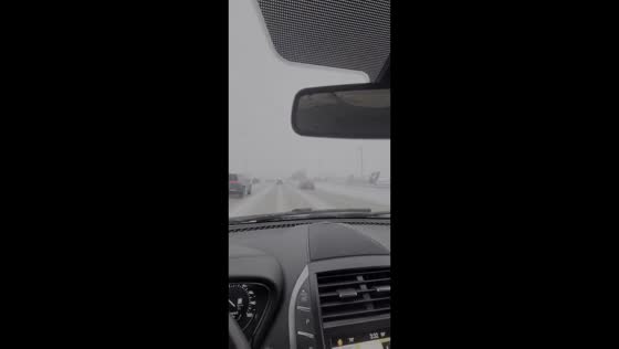 Rapidly worsening snowy highway conditions in Elgin, Illinois, USA