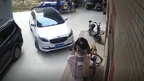 Woman moves scooter carelessly in Guangdong, China