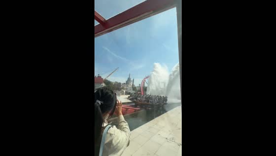 Child gets soaked while trying to escape a roller coaster splash in Jiangsu, China