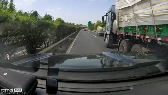 Car overturns after unsafe truck lane change in Mianyang, Sichuan, China