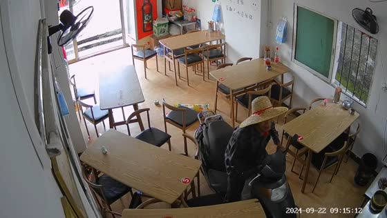 Motorcyclist crashes into restaurant in Guangdong, China
