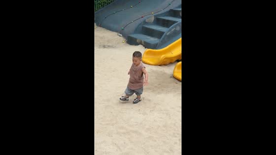 Boy gets soaked at bottom of slide in Chongqing, China
