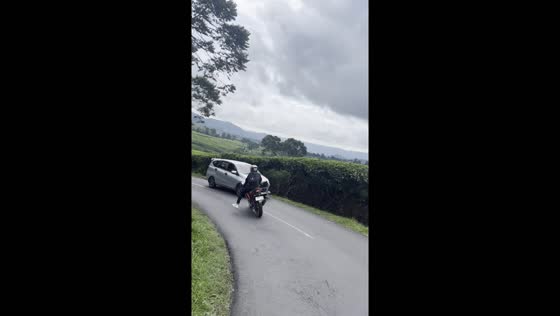 Content creator narrowly escapes collision in Ciwidey, Indonesia