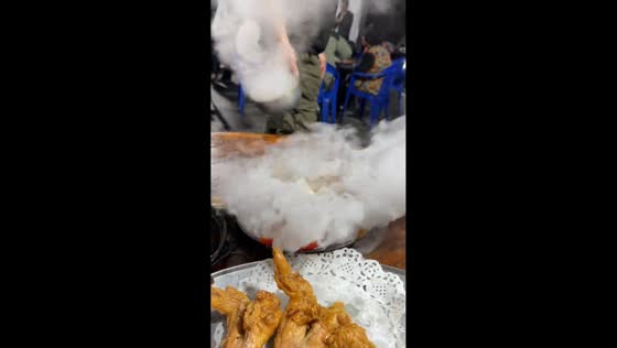 Dense smoke from teppanyaki dish surprises diners in Guangxi, China