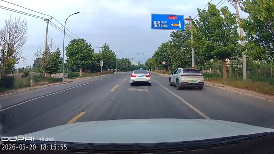 Car crashes after overtaking at intersection in Liaoning, China