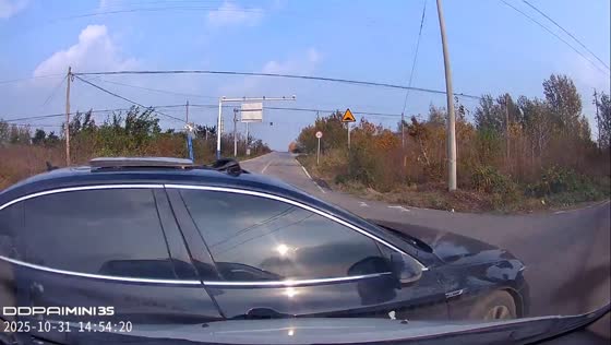 Car collision at intersection in Shandong, China