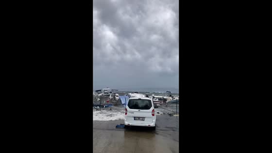 Severe Lodos storm causes widespread damage in Bursa, Turkey