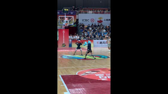 Robots throw playful punches in humorous boxing match in Zhejiang, China