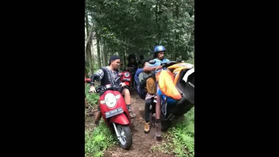 Friends' Epic Journey to Mount Tobaru Goes Viral: Motorcycle Mishap Caught on Camera!