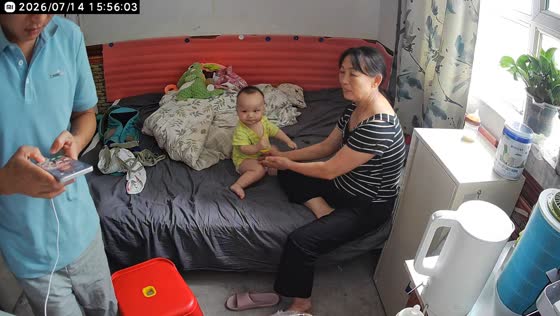 Father helps choking baby after child bites piece of molar in Xinjiang, China