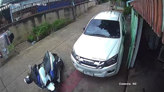 Unattended motorcycle rolls out and falls in Phayuha Khiri, Thailand