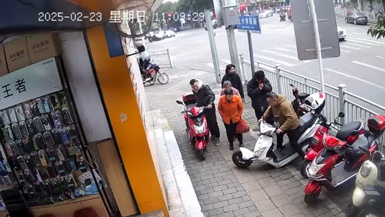 Motorcycle collapses after owner pushes it in Chongqing, China