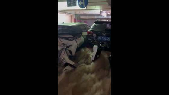 Torrential rain floods underground parking garage in Guangdong, China