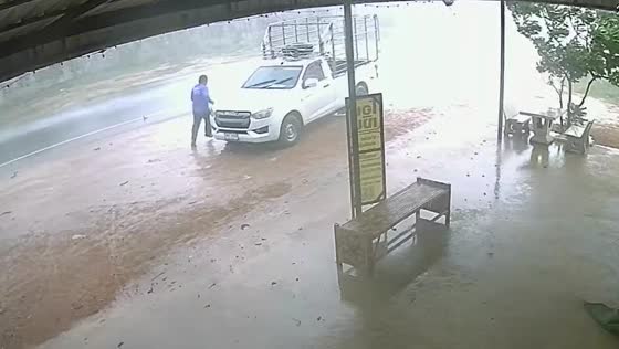 Vehicle rolls backward in rain before driver stops it in Sisaket Province