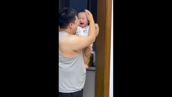 Child cries after father's prank in Shaanxi, China