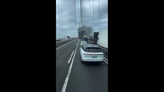 Massive bridge fire causes major traffic congestion in Jiangsu, China