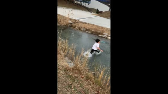 Boy sinks through thin ice while trying to run across frozen water in Incheon, Korea
