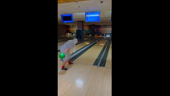Perfect strike: grandmother dominates bowling at Gulliver shopping center, Kyiv