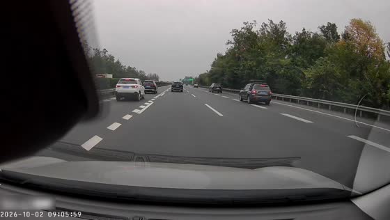 Car crashes into a vehicle that suddenly stops while changing lanes in Sichuan, China