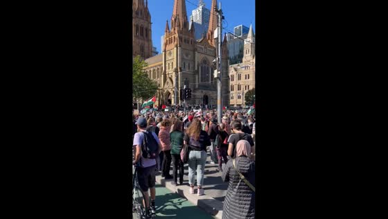 Large protest gathers during official visit in Melbourne, Australia