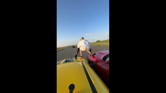 Man leaps onto convertible between moving cars in Rostov-on-Don, Russia